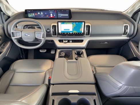 Used 2025 Ford Expedition Active AWD/4WD image 17