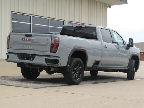 Used 2025 GMC Sierra 2500 AT4 w/ Technology Package AWD/4WD image 3