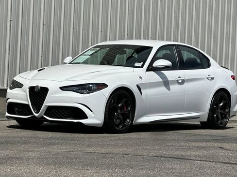 Used 2017 Alfa Romeo Giulia Quadrifoglio RWD image 8