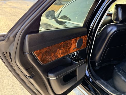 Used 2016 Jaguar XJ R-Sport image 30