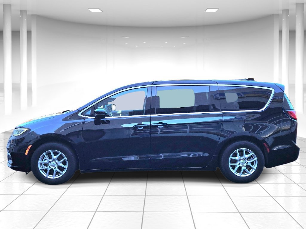 Certified 2025 Chrysler Pacifica Select FWD image 6