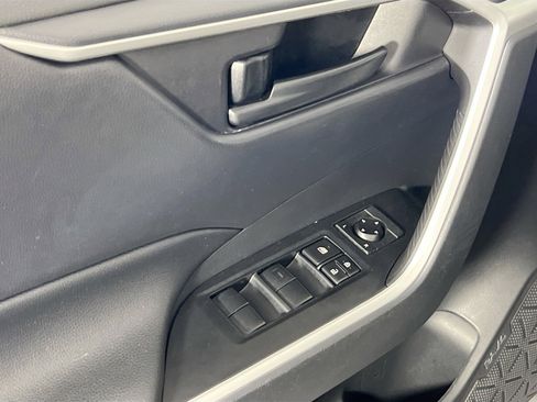 Used 2019 Toyota RAV4 LE w/ All Weather Liner Package AWD/4WD image 17