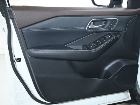 Certified 2021 Nissan Rogue Platinum image 18