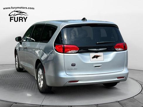 Used 2022 Chrysler Voyager LX FWD image 6