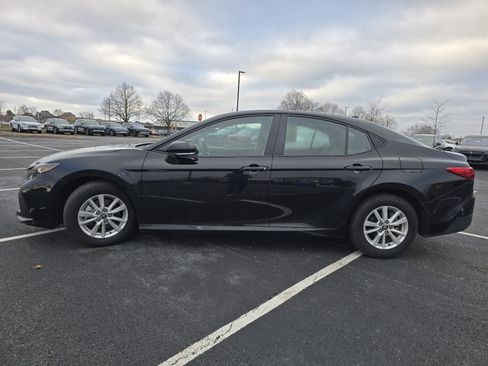 Used 2025 Toyota Camry LE image 15