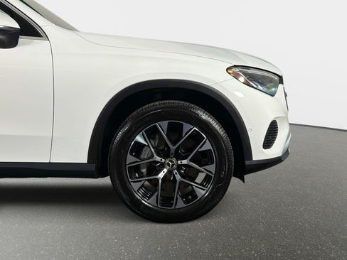 Used 2025 Mercedes-Benz GLC 350e 4MATIC image 4