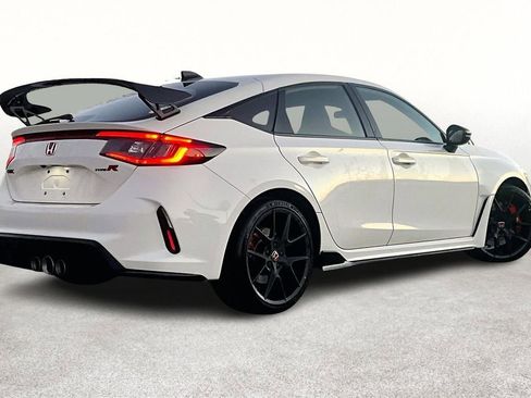 Used 2024 Honda Civic Type R image 2