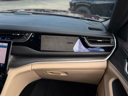 Used 2023 Jeep Grand Cherokee 4WD 4xe image 38