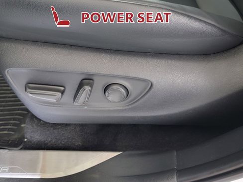 Certified 2025 Toyota Highlander XLE image 16