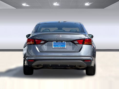 Used 2024 Nissan Altima 2.5 SV FWD image 9