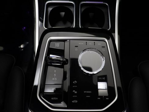 Certified 2025 BMW 740i xDrive 740i xDrive w/ Premium Package image 12