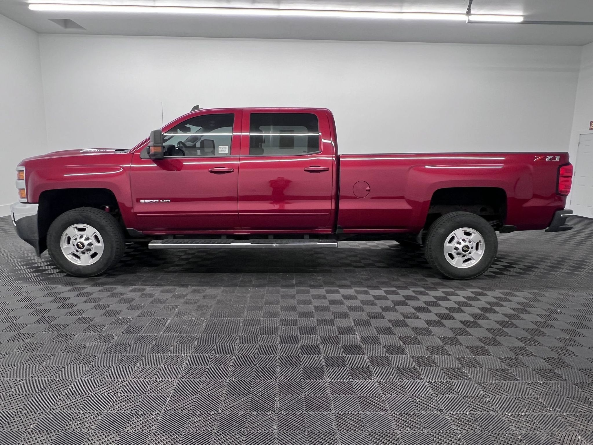 Used 2018 Chevrolet Silverado 2500 LT w/ LT Convenience Package AWD/4WD image 2