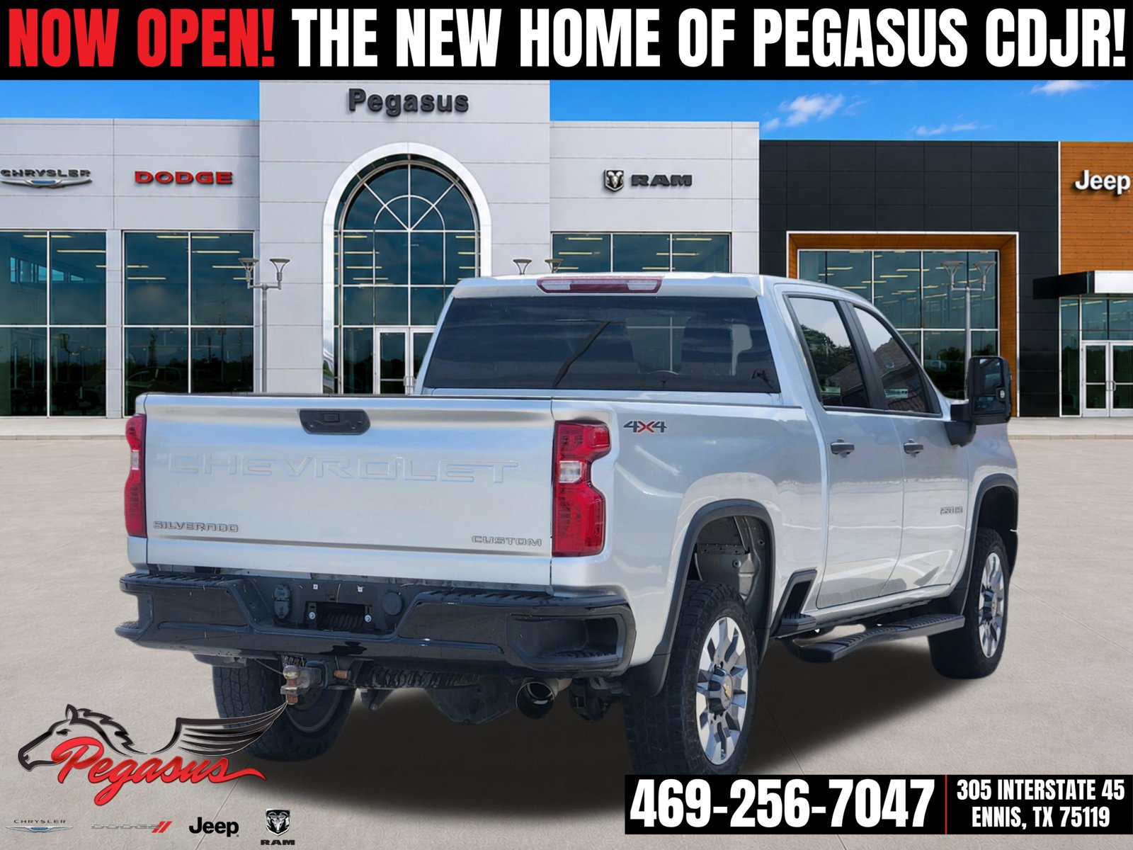 Used 2022 Chevrolet Silverado 2500 Custom w/ Custom Value Package AWD/4WD image 4