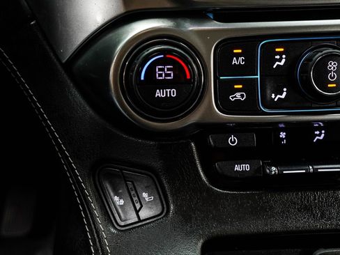 Used 2019 Chevrolet Suburban LT RWD image 29