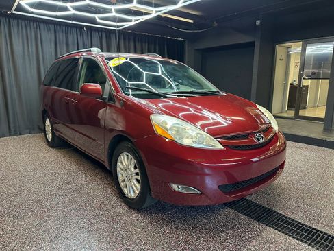Used 2010 Toyota Sienna FWD image 9