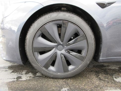 Used 2023 Tesla Model S Plaid image 18