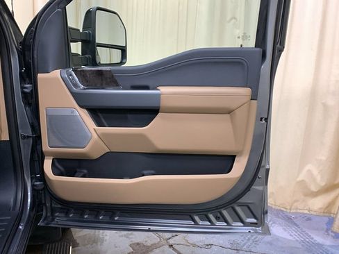 Certified 2025 Ford F350 Lariat w/ Lariat Ultimate Package AWD/4WD image 12