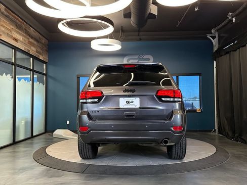 Used 2021 Jeep Grand Cherokee Laredo X AWD/4WD image 4