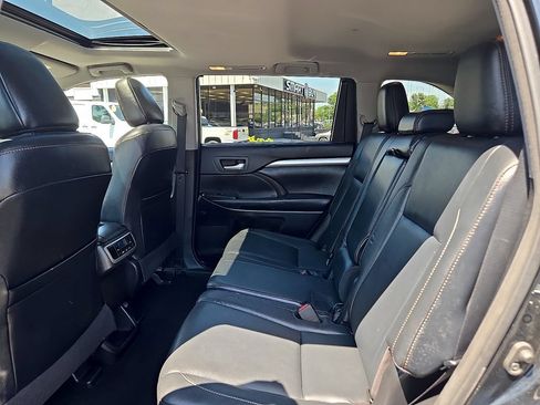 Used 2017 Toyota Highlander XLE w/ Protection Package #3 AWD/4WD image 12