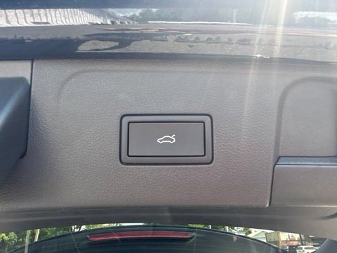 Used 2026 Volkswagen Atlas SE FWD image 12