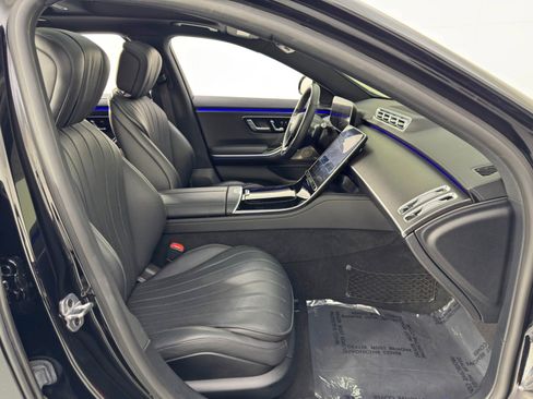 Used 2022 Mercedes-Benz S 500 4MATIC w/ AMG Line Package image 16
