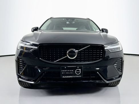 Used 2025 Volvo XC60 B5 Core AWD/4WD image 2