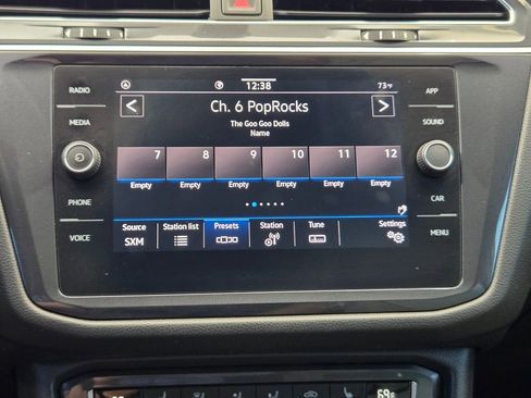 Used 2021 Volkswagen Tiguan SE w/ Panoramic Sunroof Package image 17