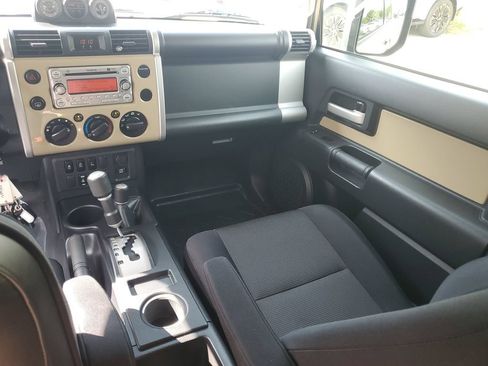 Used 2014 Toyota FJ Cruiser 4WD w/ Upgrade Package image 18