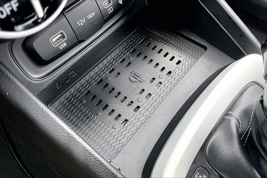 Used 2025 Hyundai Venue Limited FWD image 31