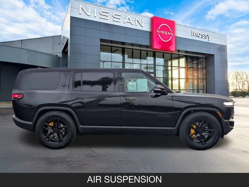 Used 2023 Rivian R1S Adventure image 6