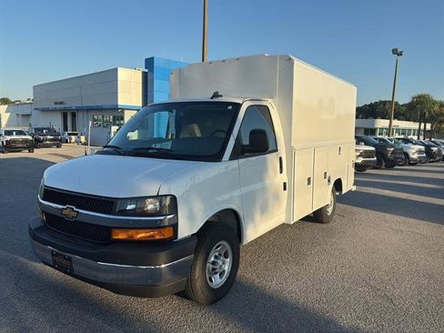New 2025 Chevrolet Express 3500 w/ Power Convenience Package image 3
