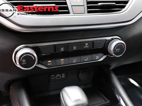 Used 2024 Nissan Altima 2.5 SR FWD image 19