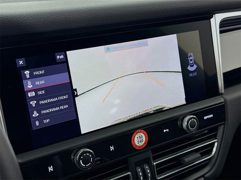 Used 2024 Porsche Macan image 20