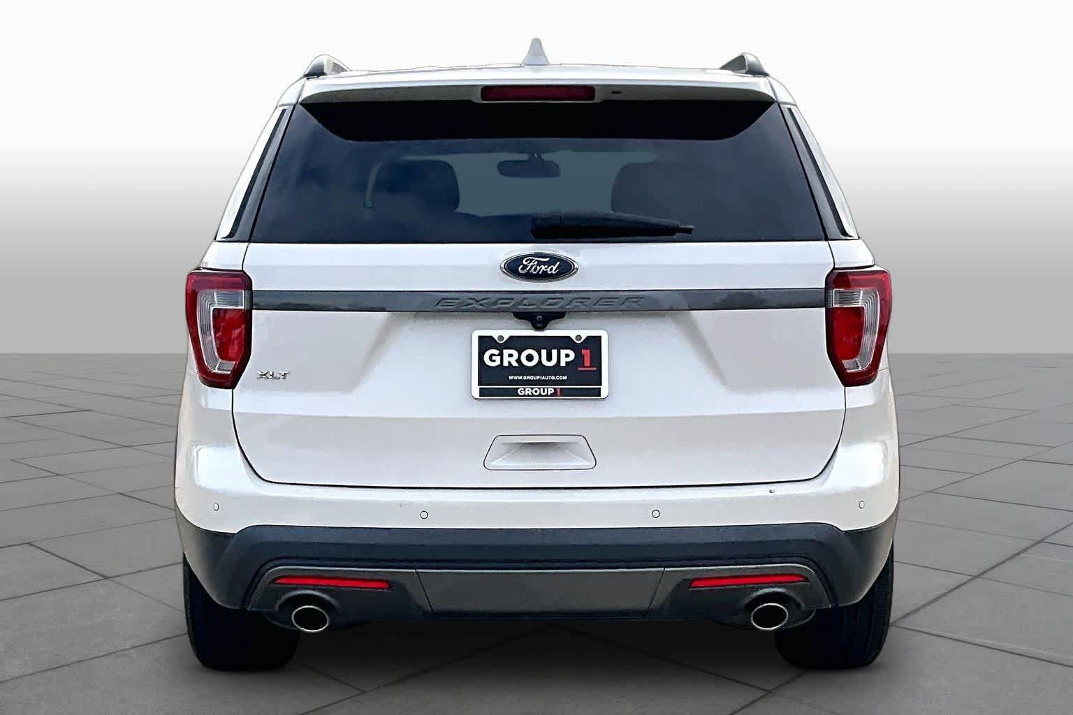 Used 2017 Ford Explorer XLT w/ Equipment Group 202A FWD image 5