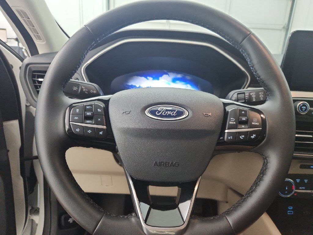Used 2022 Ford Escape SEL w/ Technology Package FWD image 24