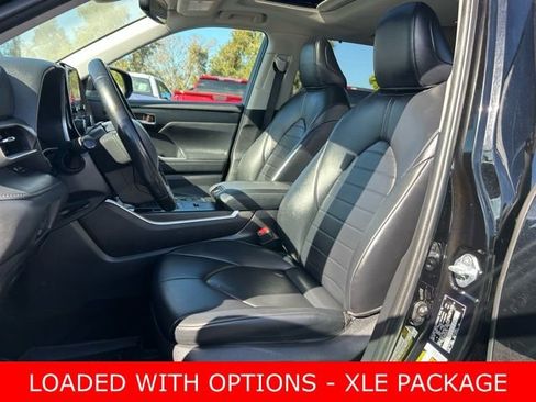 Used 2022 Toyota Highlander XLE image 14