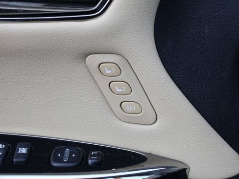 Used 2016 Toyota Avalon Limited image 13