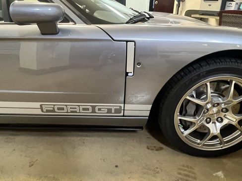 Used 2006 Ford GT RWD image 7