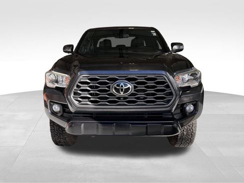 Used 2020 Toyota Tacoma TRD Off-Road image 2