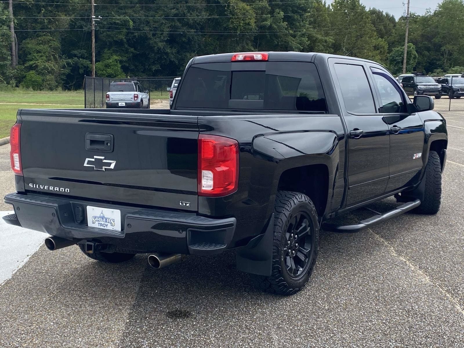 Used 2017 Chevrolet Silverado 1500 LTZ Z71 w/ LTZ Plus Package AWD/4WD image 7