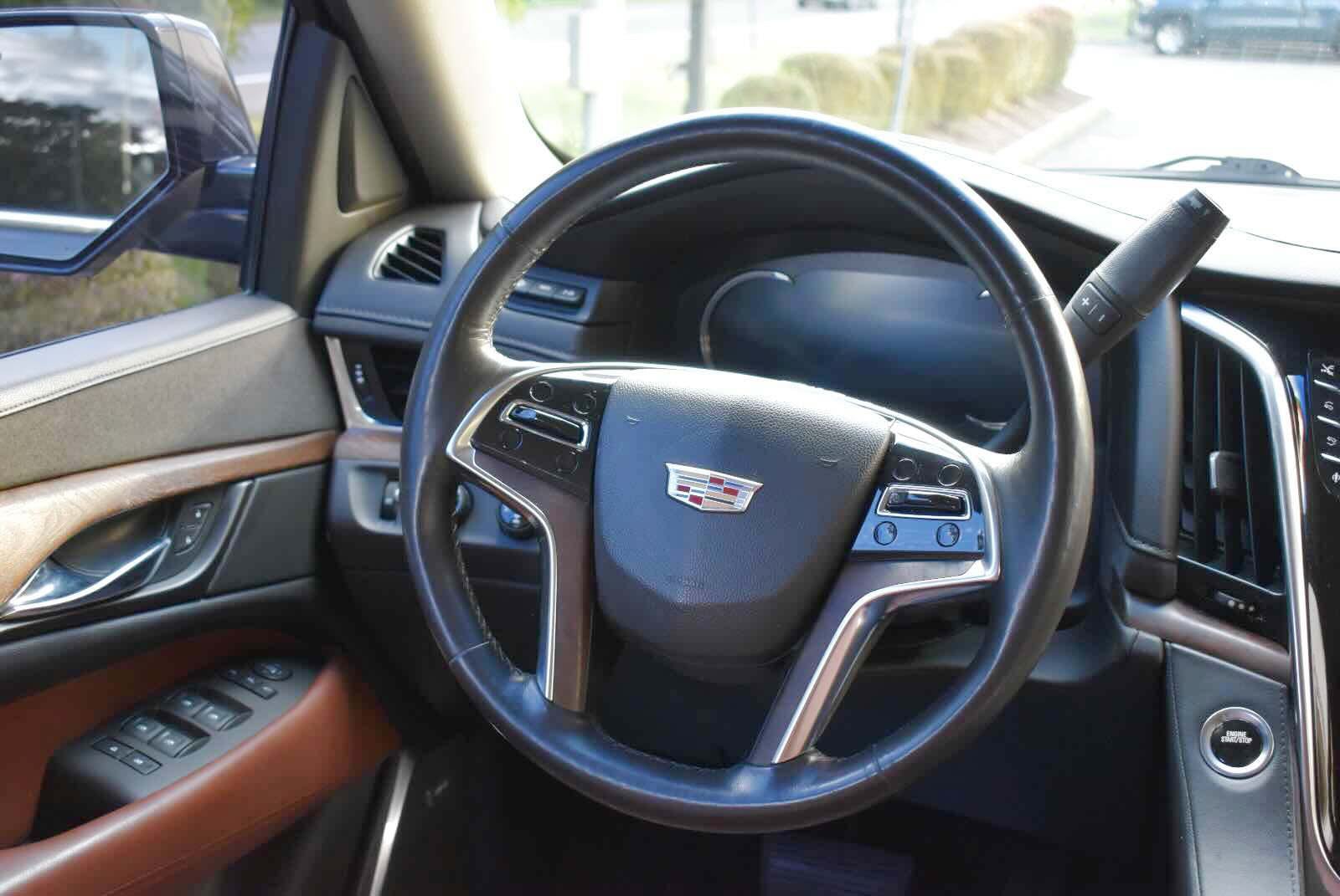 Used 2016 Cadillac Escalade ESV Premium AWD/4WD image 17