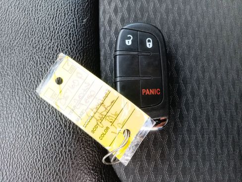 Certified 2024 Jeep Compass Latitude image 29