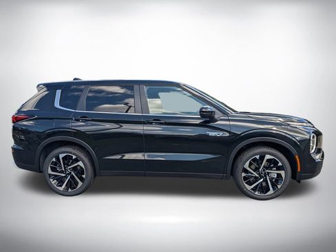 New 2025 Mitsubishi Outlander SE image 3