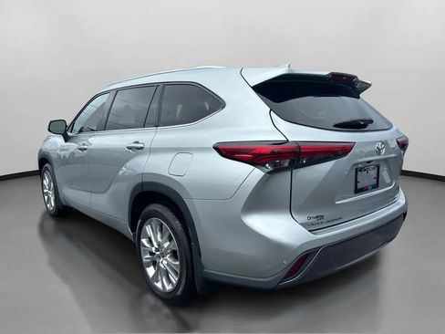 Used 2021 Toyota Highlander Limited image 7