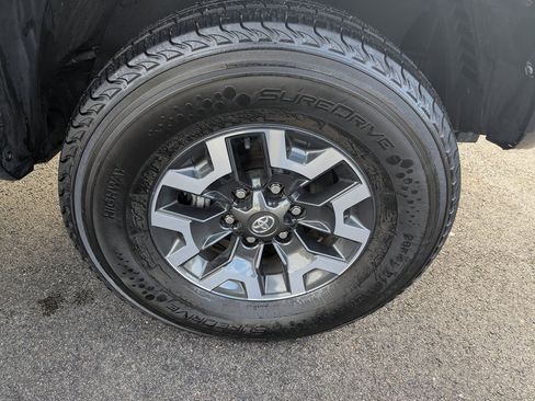 Used 2022 Toyota Tacoma TRD Off-Road image 12