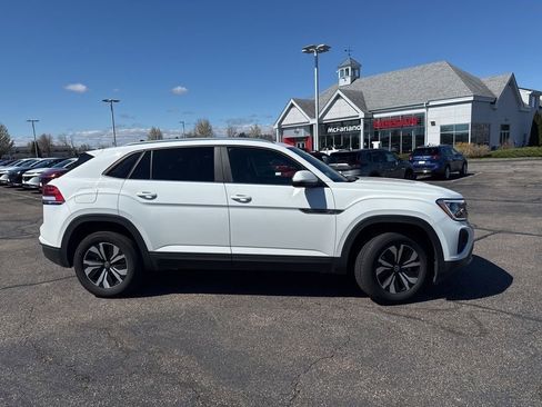 Used 2024 Volkswagen Atlas Cross Sport SE AWD/4WD image 2