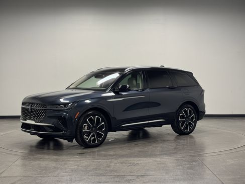 Used 2024 Lincoln Nautilus Reserve image 4