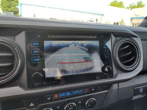 Used 2017 Toyota Tacoma TRD Sport w/ Premium & Technology Package AWD/4WD image 13