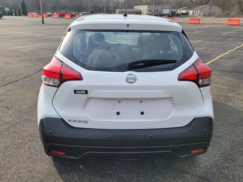Used 2020 Nissan Kicks S image 10