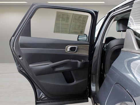 Used 2023 Kia Sorento EX w/ Panoramic Sunroof Package image 28